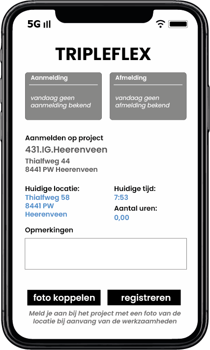 Medewerker meldt zich via de digitale prikklok aan op een projectlocatie